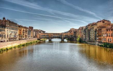 Arno_River_and_Ponte_Vecchio,_Florence